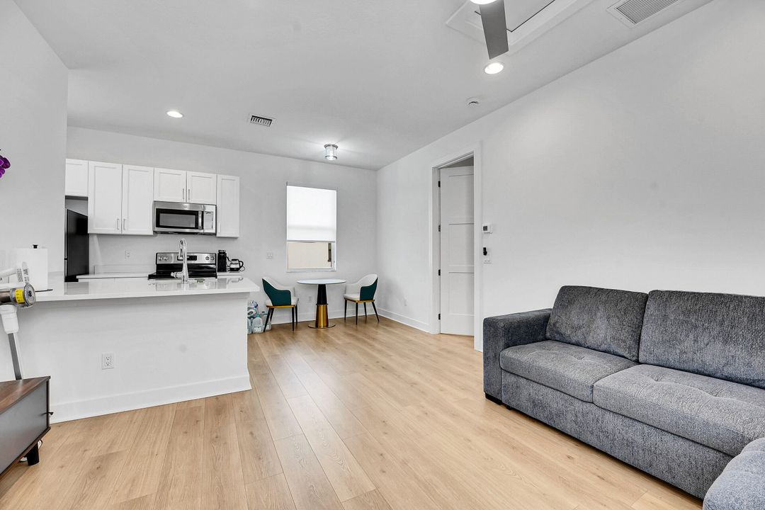 Active With Contract: $1,999,000 (4 beds, 4 baths, 3698 Square Feet)