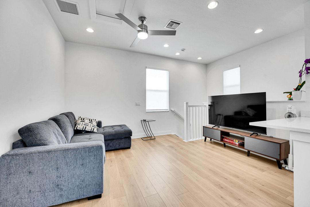 Active With Contract: $1,999,000 (4 beds, 4 baths, 3698 Square Feet)