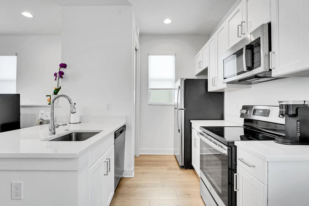 Active With Contract: $1,999,000 (4 beds, 4 baths, 3698 Square Feet)