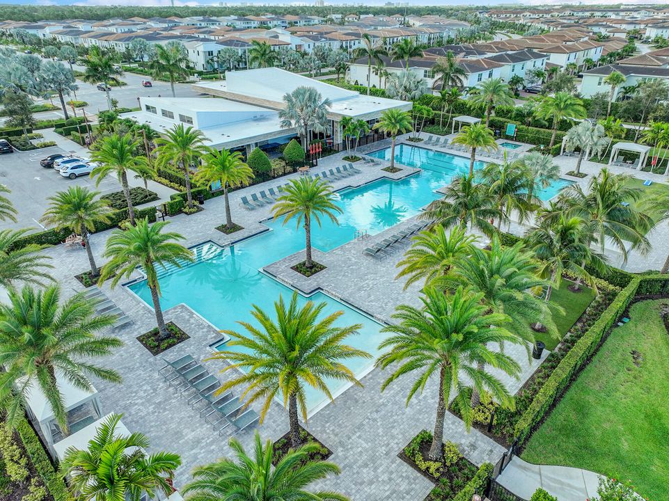 Active With Contract: $1,999,000 (4 beds, 4 baths, 3698 Square Feet)