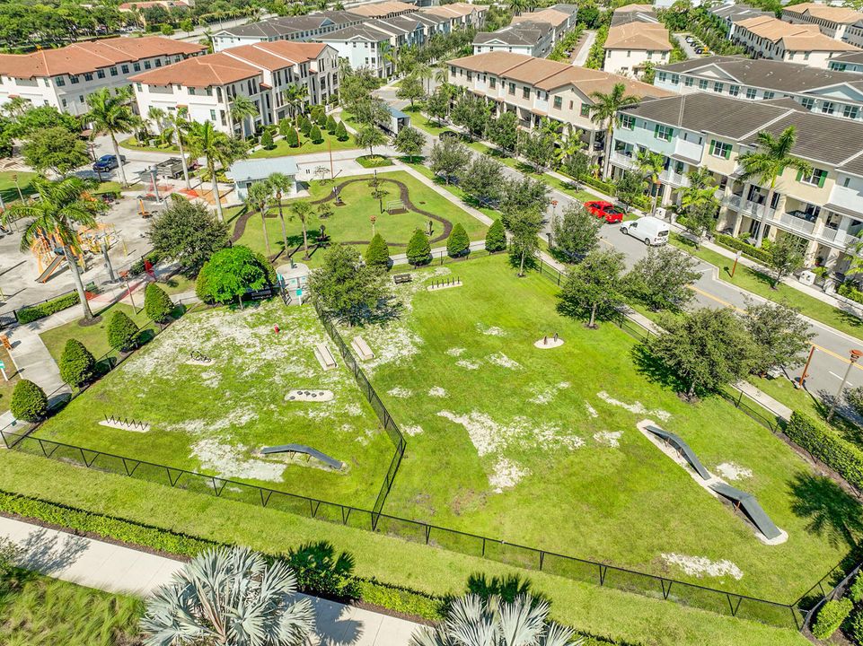 Active With Contract: $1,999,000 (4 beds, 4 baths, 3698 Square Feet)