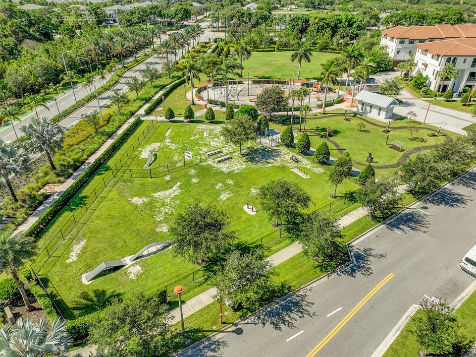 Active With Contract: $1,999,000 (4 beds, 4 baths, 3698 Square Feet)