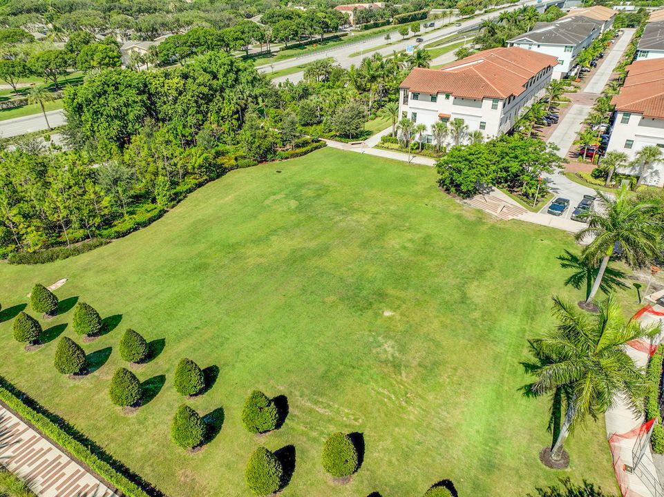 Active With Contract: $1,999,000 (4 beds, 4 baths, 3698 Square Feet)