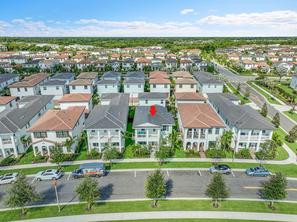 Active With Contract: $1,999,000 (4 beds, 4 baths, 3698 Square Feet)