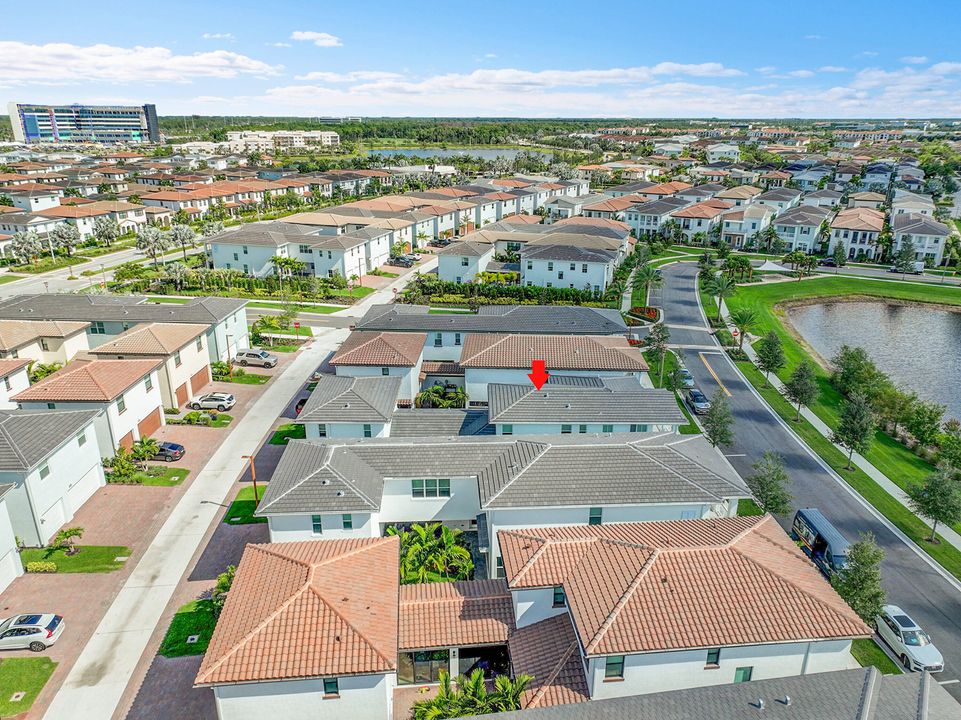 Active With Contract: $1,999,000 (4 beds, 4 baths, 3698 Square Feet)