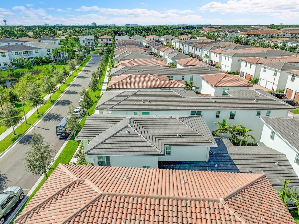 Active With Contract: $1,999,000 (4 beds, 4 baths, 3698 Square Feet)