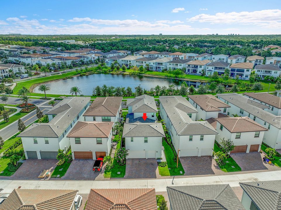 Active With Contract: $1,999,000 (4 beds, 4 baths, 3698 Square Feet)