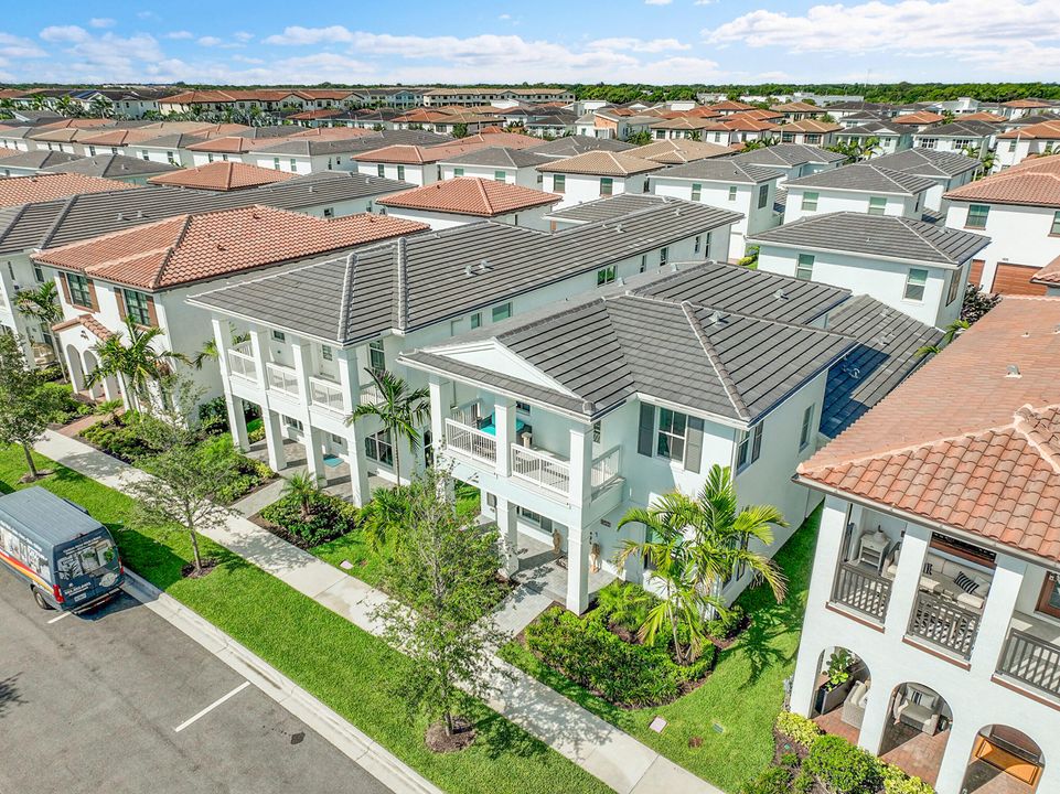 Active With Contract: $1,999,000 (4 beds, 4 baths, 3698 Square Feet)