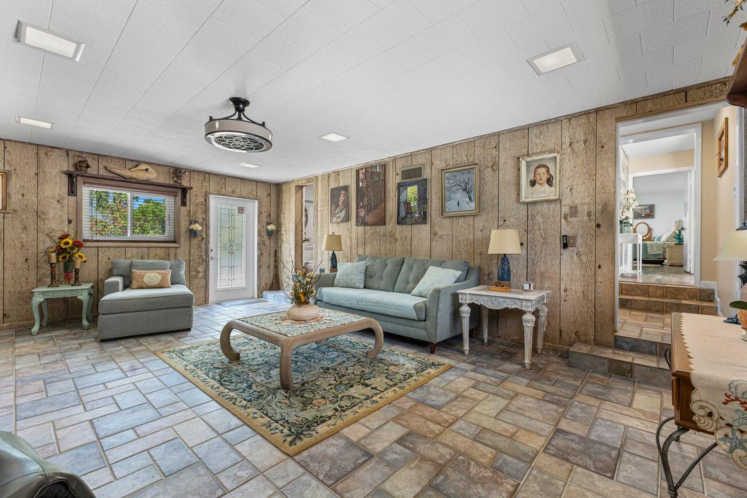 Под контрактом: $1,500,000 (4 спален, 5 ванн, 3534 Квадратных фут)