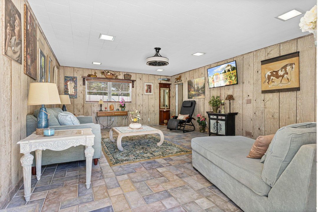 Под контрактом: $1,500,000 (4 спален, 5 ванн, 3534 Квадратных фут)