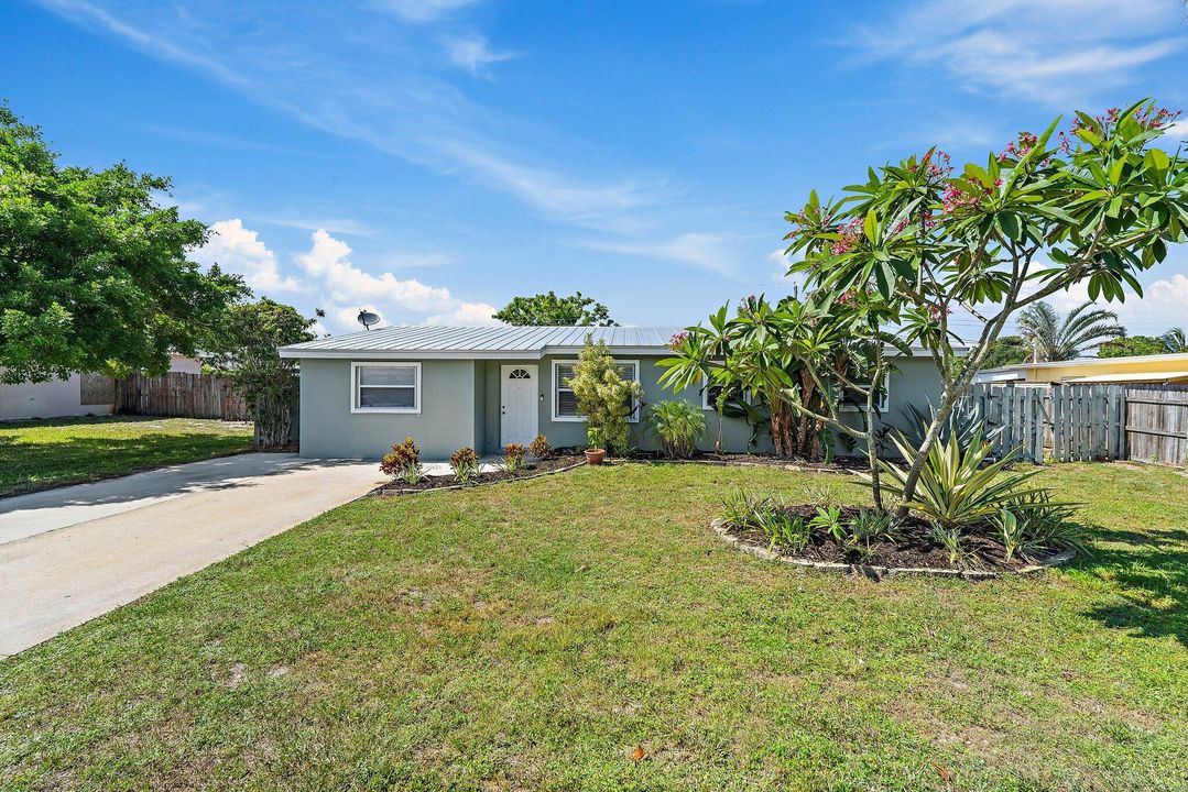 На продажу: $399,900 (4 спален, 2 ванн, 1287 Квадратных фут)