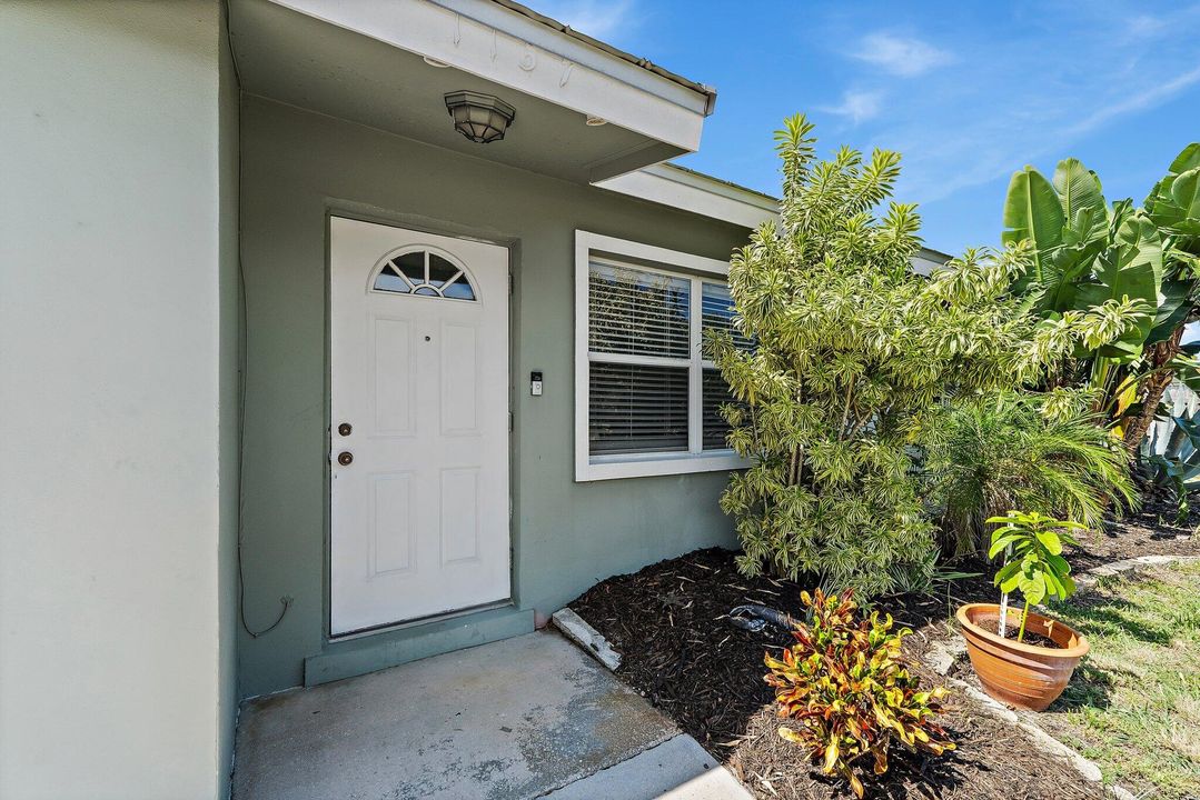 На продажу: $399,900 (4 спален, 2 ванн, 1287 Квадратных фут)