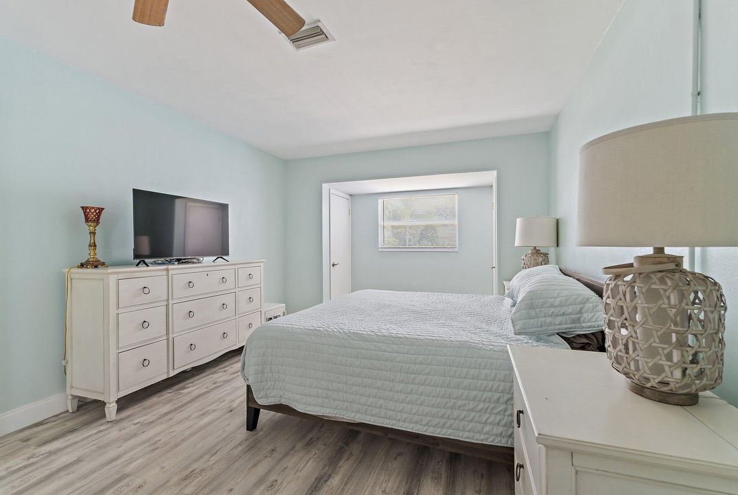 На продажу: $399,900 (4 спален, 2 ванн, 1287 Квадратных фут)