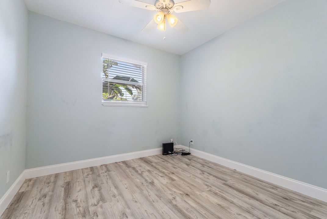 На продажу: $399,900 (4 спален, 2 ванн, 1287 Квадратных фут)