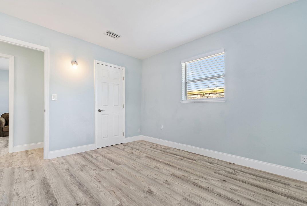 На продажу: $399,900 (4 спален, 2 ванн, 1287 Квадратных фут)