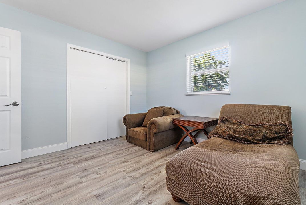 На продажу: $399,900 (4 спален, 2 ванн, 1287 Квадратных фут)