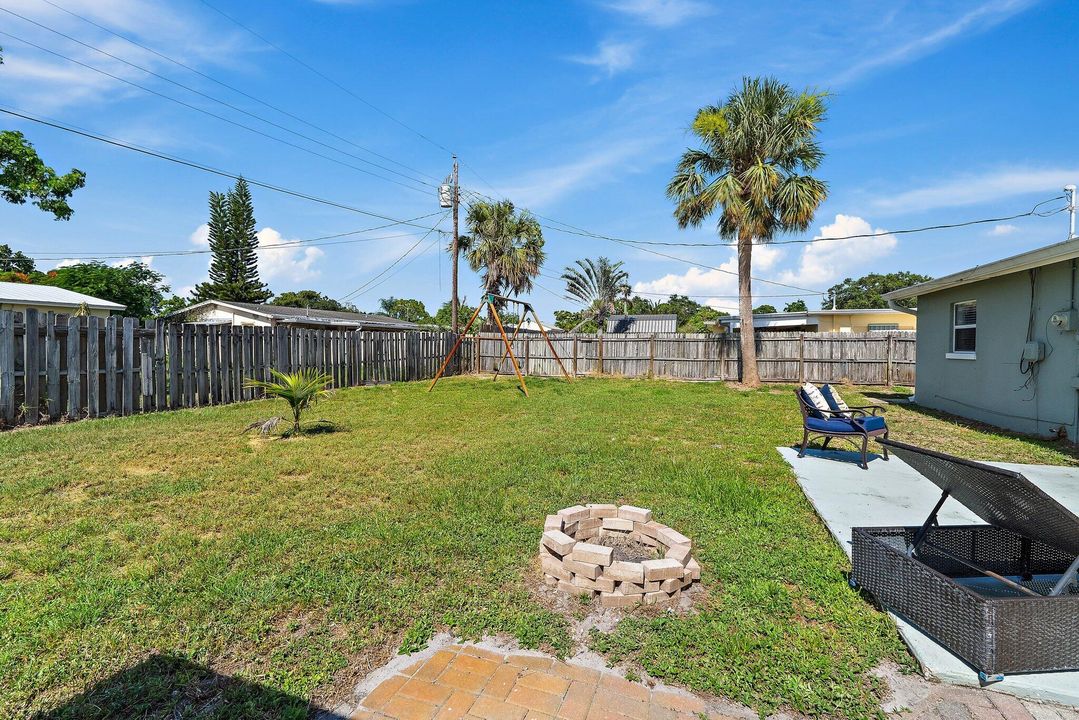 На продажу: $399,900 (4 спален, 2 ванн, 1287 Квадратных фут)