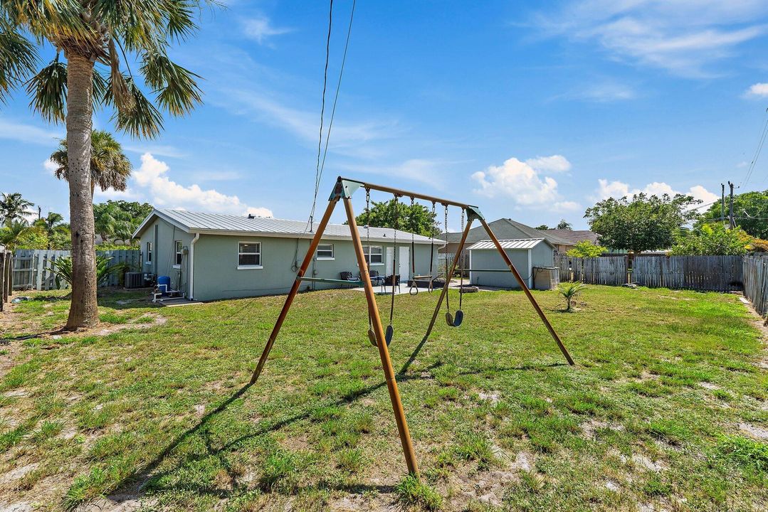 На продажу: $399,900 (4 спален, 2 ванн, 1287 Квадратных фут)