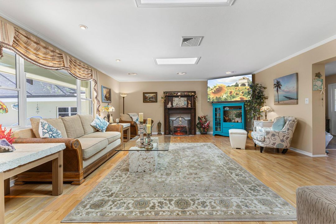 Под контрактом: $1,500,000 (4 спален, 5 ванн, 3534 Квадратных фут)