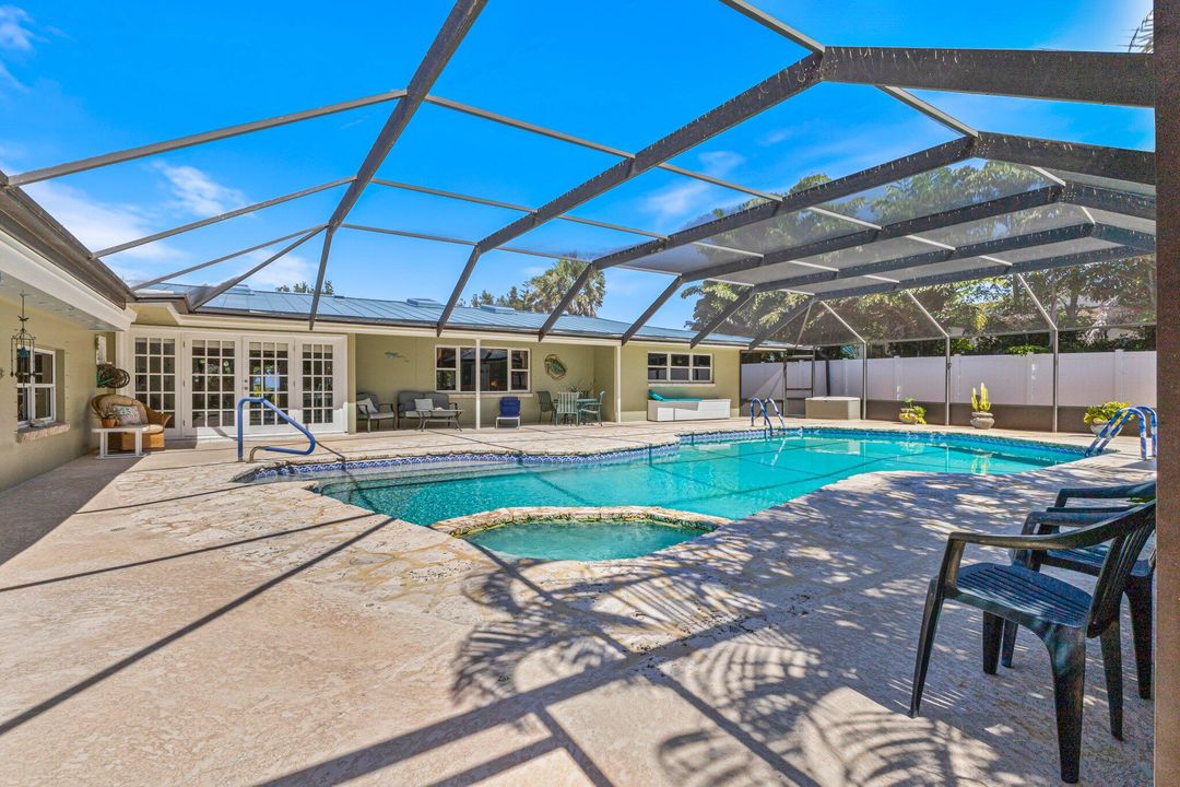 Под контрактом: $1,500,000 (4 спален, 5 ванн, 3534 Квадратных фут)