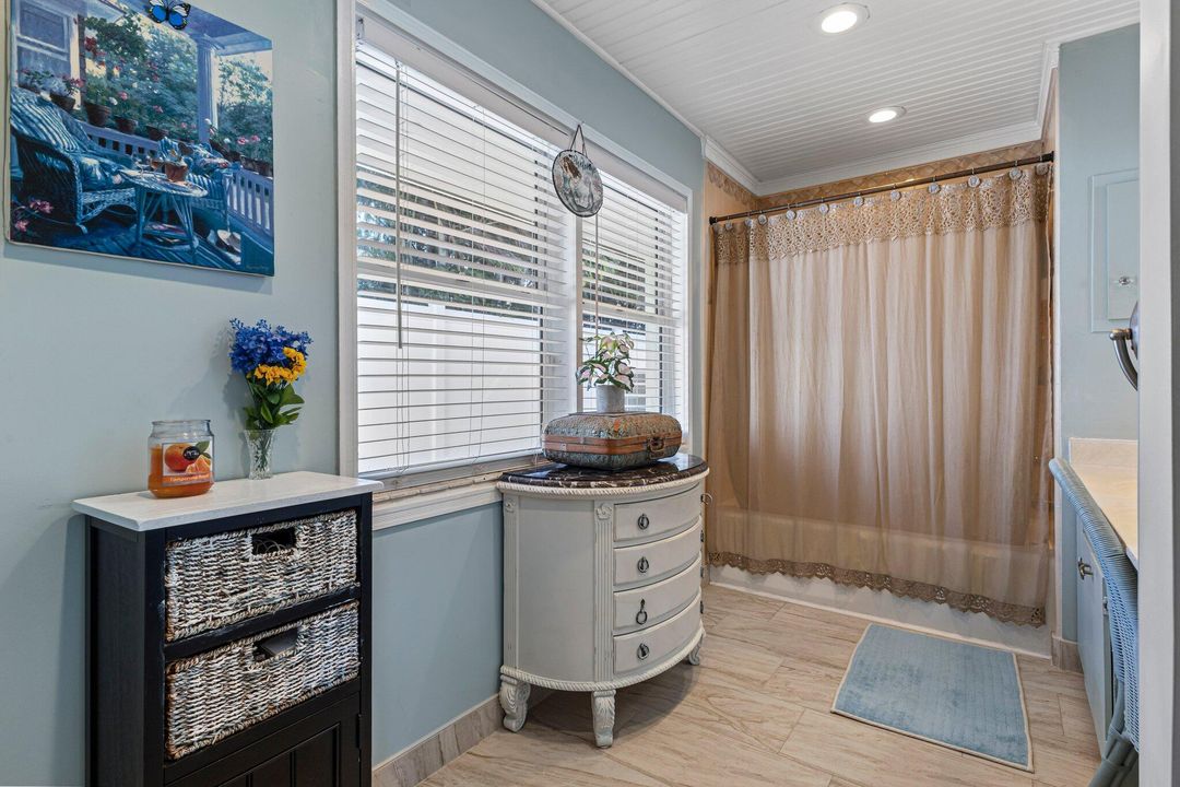 Под контрактом: $1,500,000 (4 спален, 5 ванн, 3534 Квадратных фут)