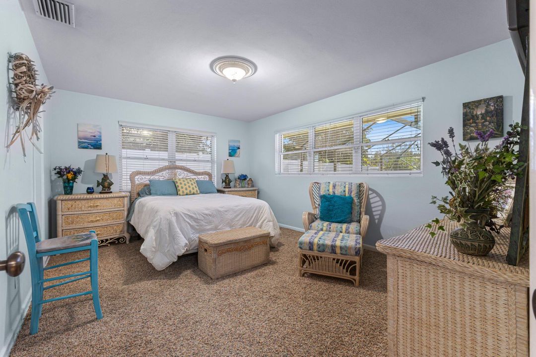 Под контрактом: $1,500,000 (4 спален, 5 ванн, 3534 Квадратных фут)