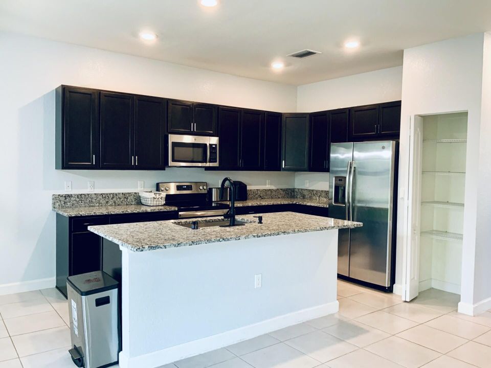 待售: $275,000 (3 贝兹, 2 浴室, 1685 平方英尺)