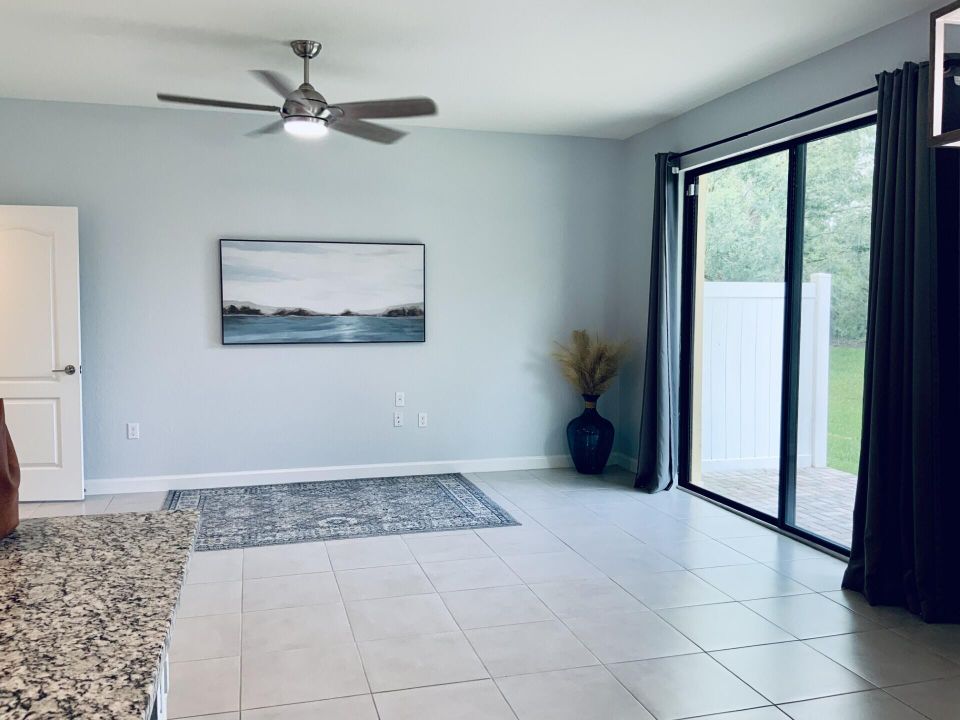 待售: $275,000 (3 贝兹, 2 浴室, 1685 平方英尺)