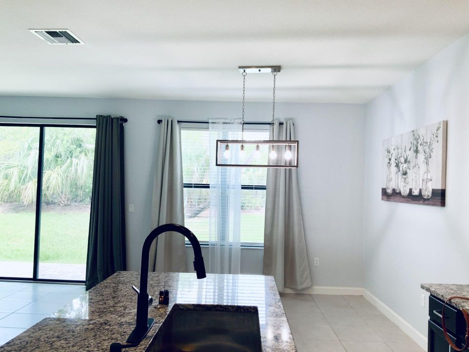 待售: $275,000 (3 贝兹, 2 浴室, 1685 平方英尺)