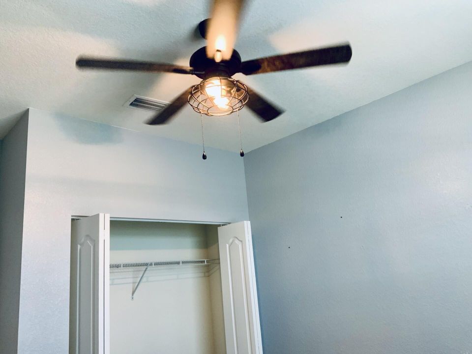 待售: $275,000 (3 贝兹, 2 浴室, 1685 平方英尺)