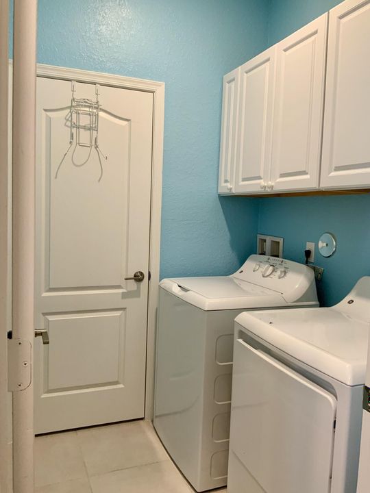 待售: $275,000 (3 贝兹, 2 浴室, 1685 平方英尺)