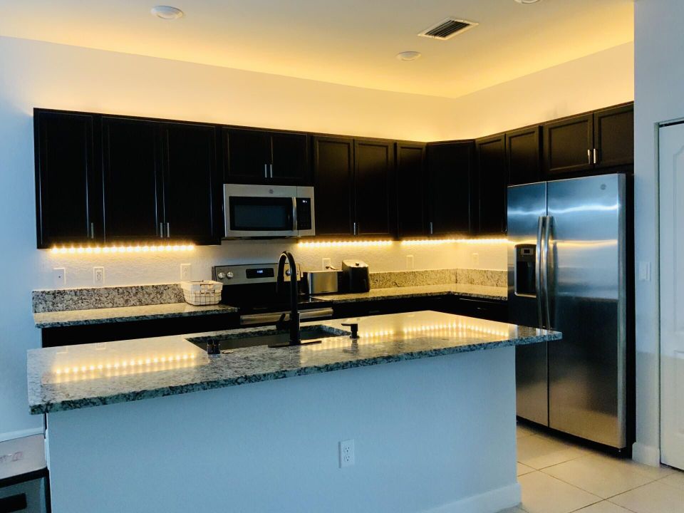 待售: $275,000 (3 贝兹, 2 浴室, 1685 平方英尺)