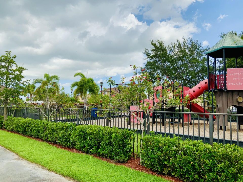 待售: $275,000 (3 贝兹, 2 浴室, 1685 平方英尺)