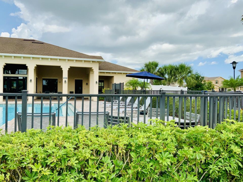 待售: $275,000 (3 贝兹, 2 浴室, 1685 平方英尺)