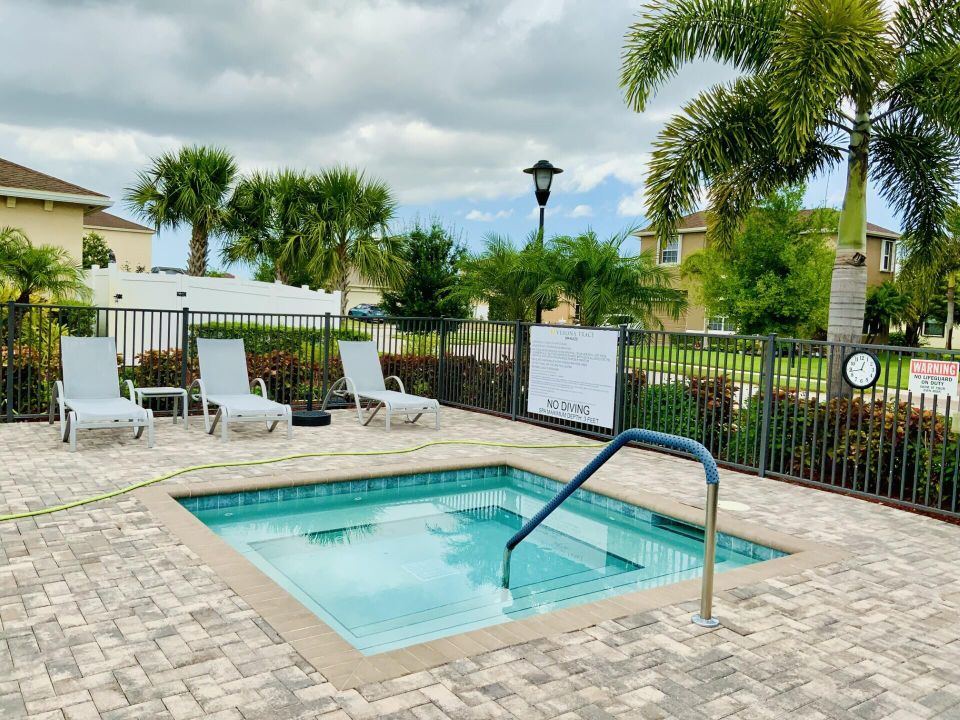 待售: $275,000 (3 贝兹, 2 浴室, 1685 平方英尺)