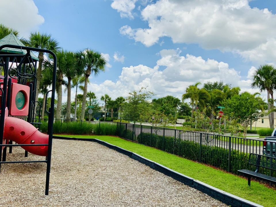 待售: $275,000 (3 贝兹, 2 浴室, 1685 平方英尺)