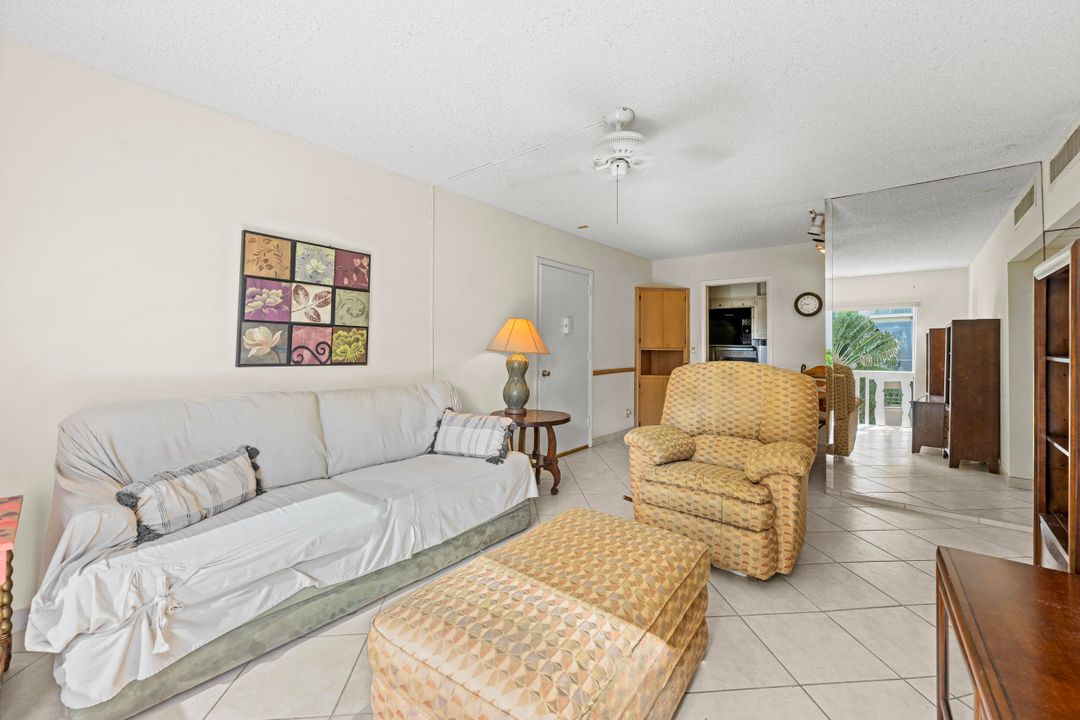 For Sale: $180,000 (2 beds, 2 baths, 840 Square Feet)