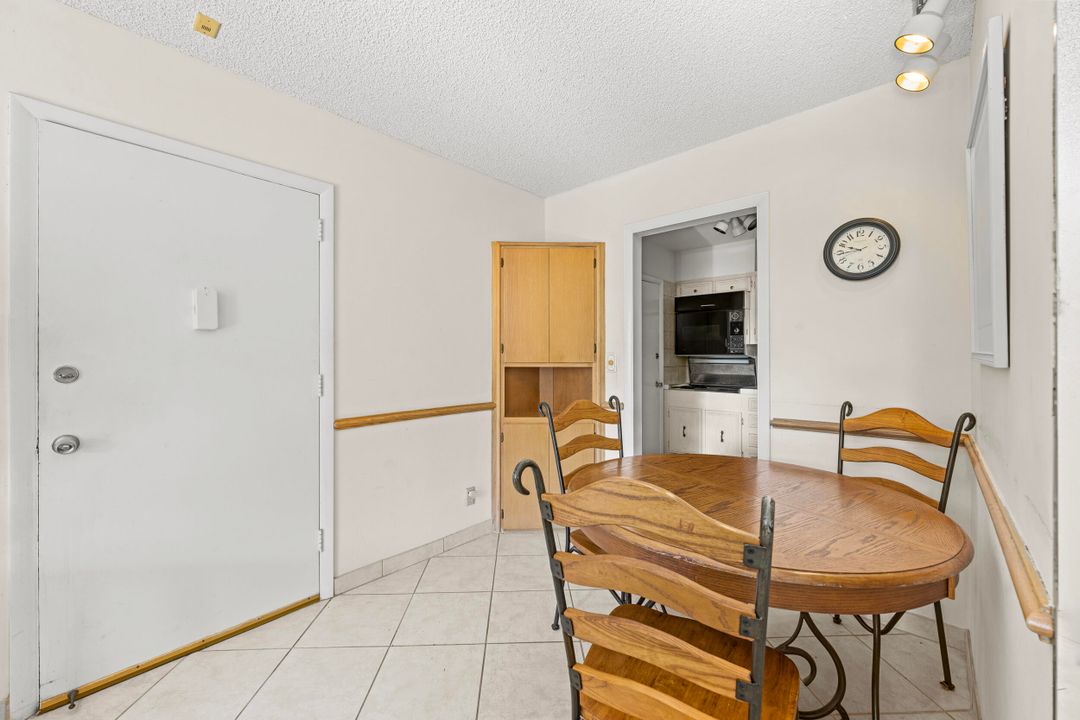 For Sale: $180,000 (2 beds, 2 baths, 840 Square Feet)