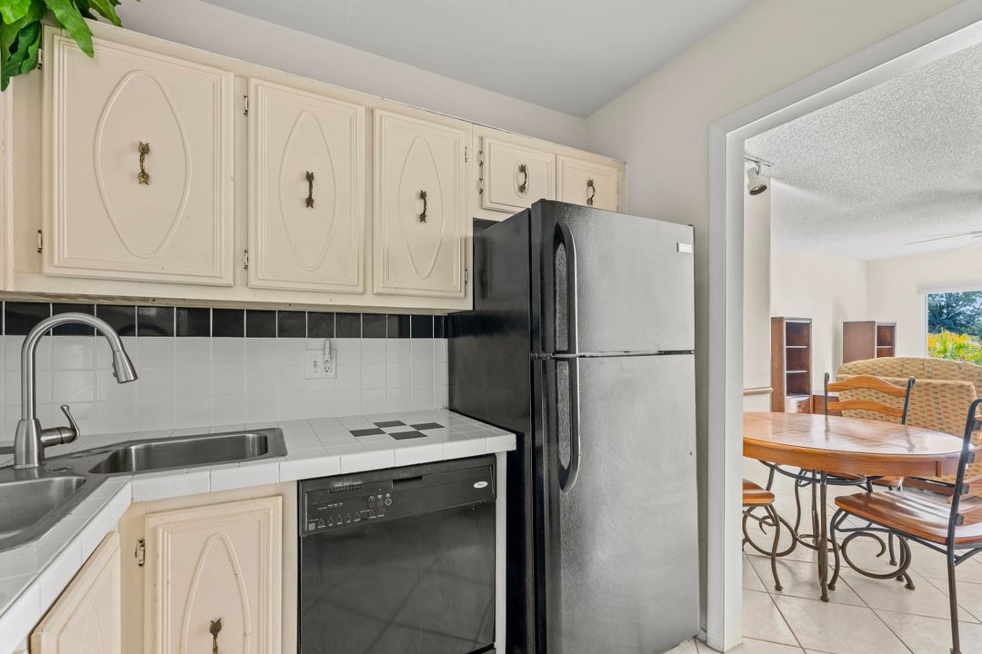 For Sale: $180,000 (2 beds, 2 baths, 840 Square Feet)