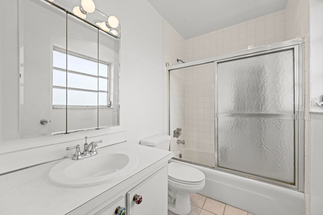 For Sale: $180,000 (2 beds, 2 baths, 840 Square Feet)