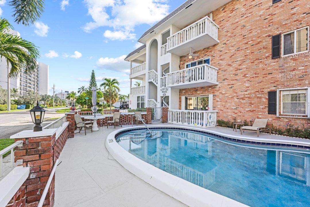 For Sale: $180,000 (2 beds, 2 baths, 840 Square Feet)