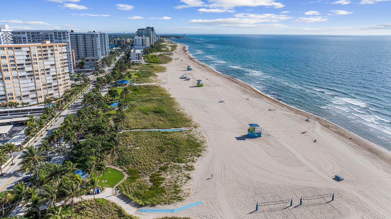 For Sale: $180,000 (2 beds, 2 baths, 840 Square Feet)