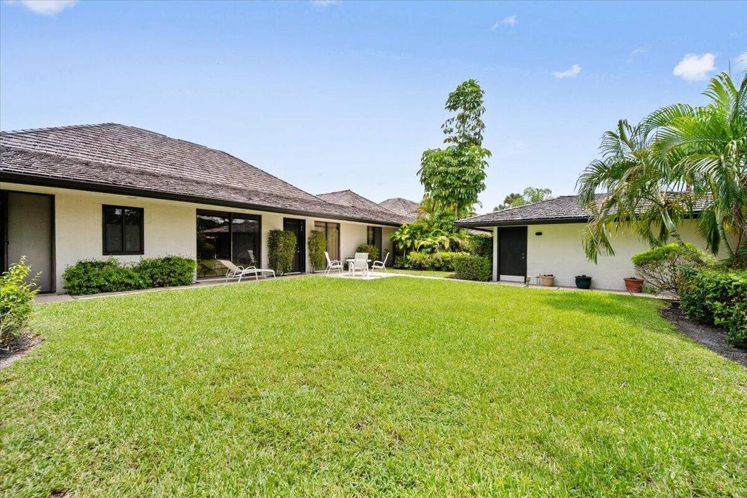 Active With Contract: $1,100,000 (3 beds, 3 baths, 2183 Square Feet)