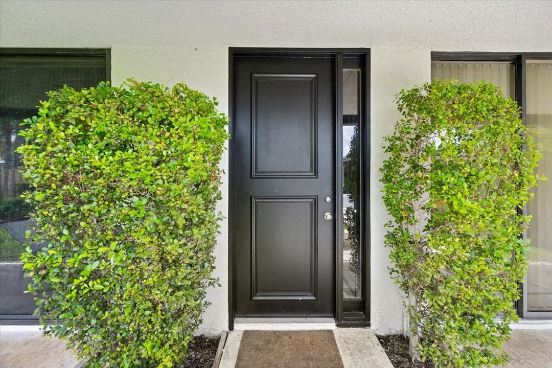 Active With Contract: $1,100,000 (3 beds, 3 baths, 2183 Square Feet)