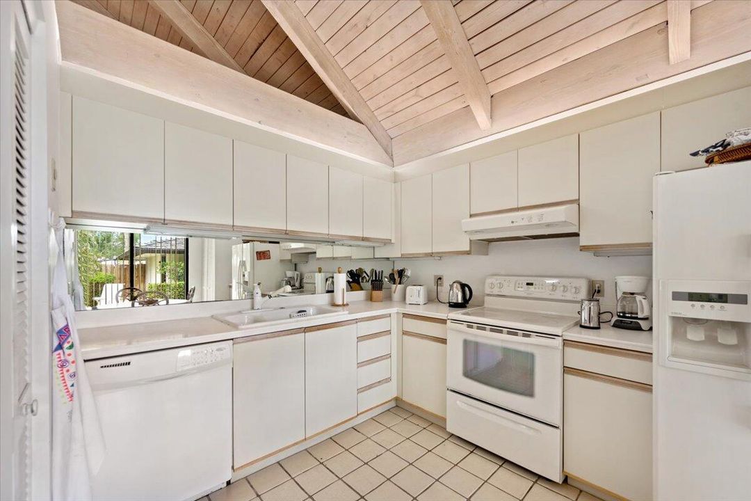 Active With Contract: $1,100,000 (3 beds, 3 baths, 2183 Square Feet)