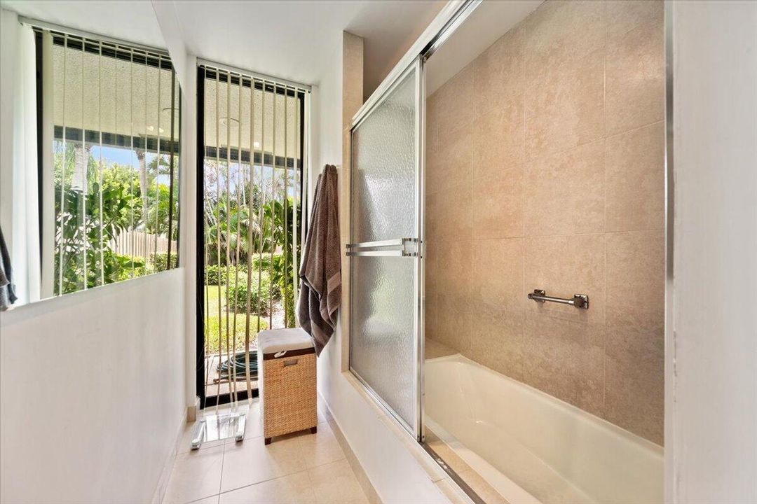 Active With Contract: $1,100,000 (3 beds, 3 baths, 2183 Square Feet)