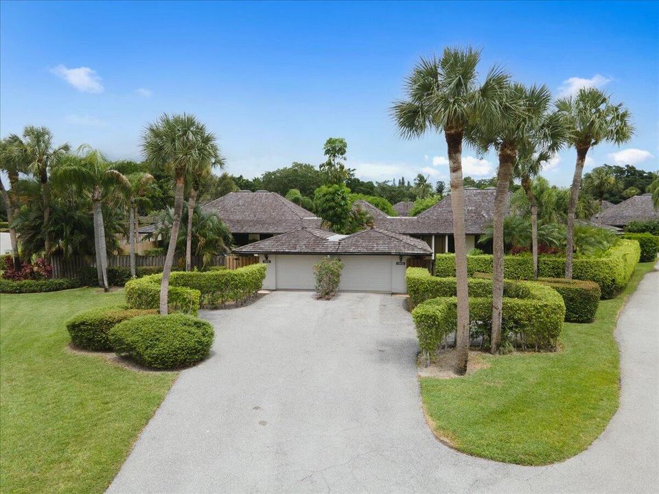 Active With Contract: $1,100,000 (3 beds, 3 baths, 2183 Square Feet)