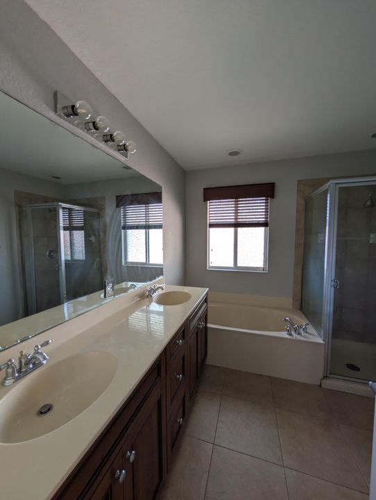 En Venta: $329,000 (3 camas, 2 baños, 1727 Pies cuadrados)