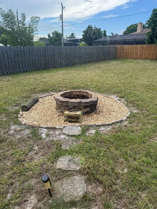 Под контрактом: $283,999 (2 спален, 1 ванн, 950 Квадратных фут)