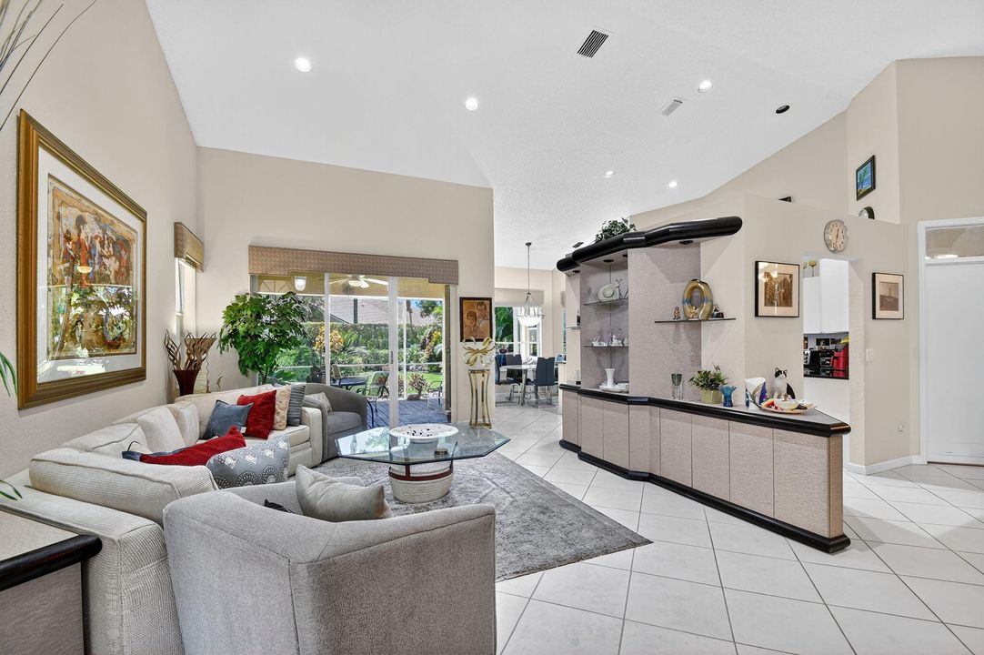 На продажу: $190,000 (3 спален, 2 ванн, 1748 Квадратных фут)